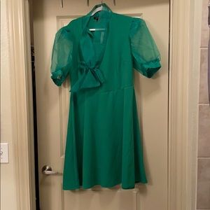 Green dress with mesh bow and sleeves